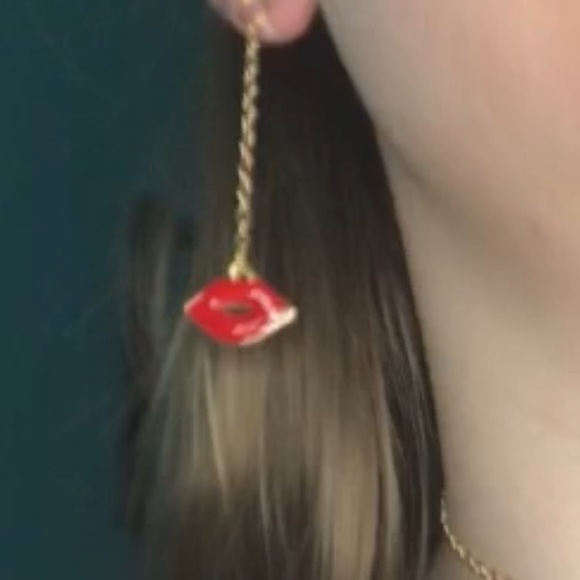 Kissy Lips dangly earrings. - Picture 8 of 9